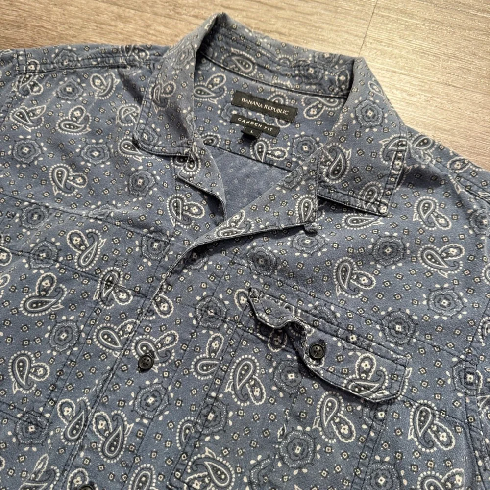 Banana Republic Shirt Mens L Blue Cotton Paisley Camden Fit Summer Casual Preppy